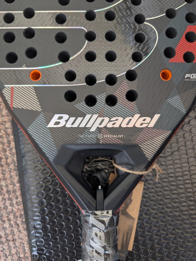 Pala Bullpadel Chingotto Neuron 02 Edge 2026